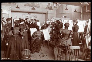 William Chase enseñando una clase de arte a estudiantes femeninas, 1896-98